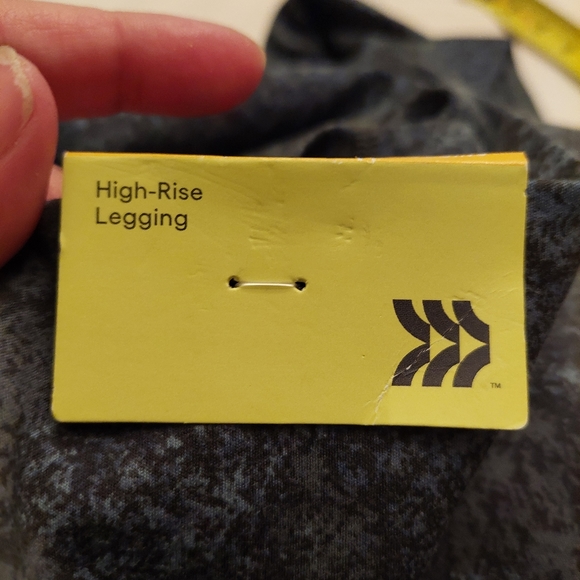 All in motion high rise blue & black marbled abstract leggings. Size small - Picture 5 of 11